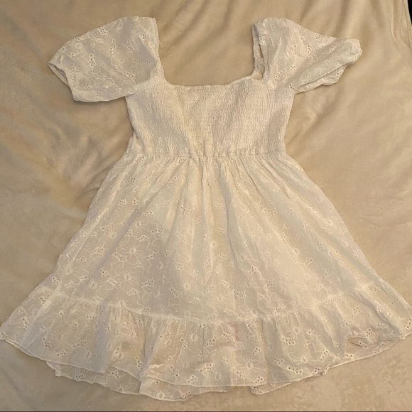 White dress - Picture 2 of 2